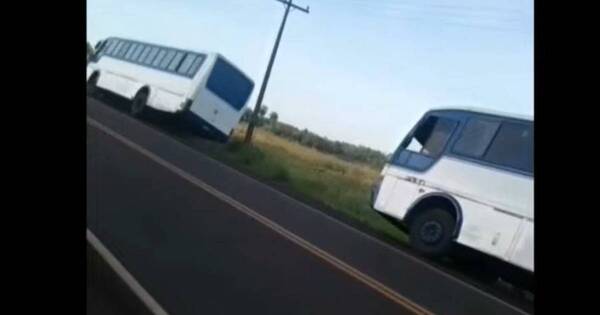 La Nación / Abandonan siete colectivos que pertenecerían a congregación y club del clan Insfrán