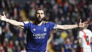 Benzema sostiene al Real Madrid en Vallecas