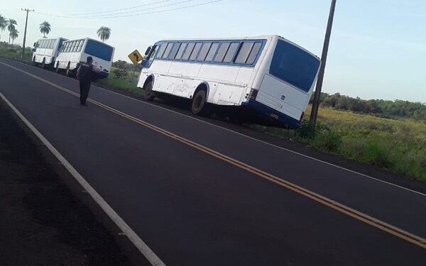 Ultranza Py: Encuentran colectivos abandonados pertenecientes al pastor con el que trasladaba fieles y jugadores