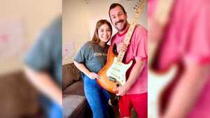 La increíble historia de la guitarrista venezolana que trabaja con Adam Sandler