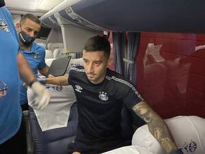 Crónica / Desubicados atacan bus del Gremio y Villasanti es alcanzado por una piedra