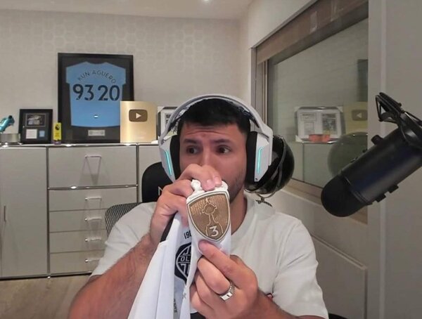 El regalo al Kun Agüero