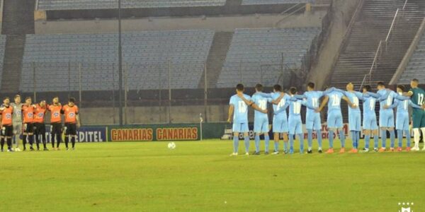 Minuto de silencio en el fútbol uruguayo en homenaje a víctimas de la guerra