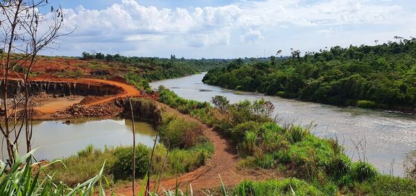 Cometen atentado ambiental en cercanías de las Cataratas del Monday - ABC en el Este - ABC Color