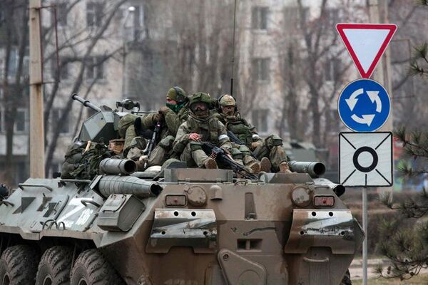 Tropas rusas entran en Járkov, segunda ciudad de Ucrania, donde siguen combates callejeros
