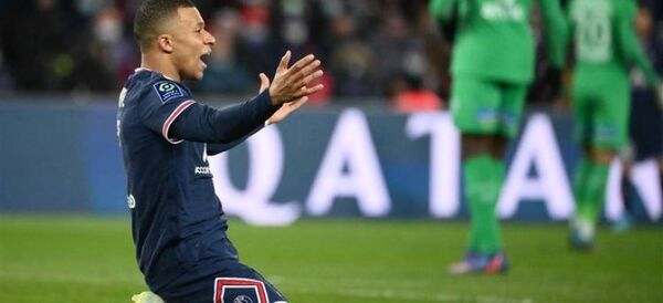 París SG remonta al Saint Etienne con otra actuación estelar de Mbappé