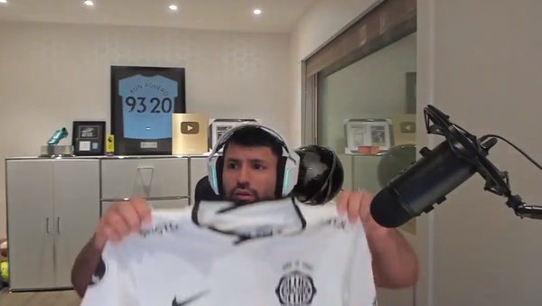 El ‘Kun’ Agüero ya tiene su nueva camiseta de Olimpia