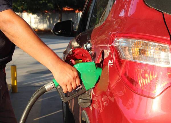 La guerra del día a día: la sexta suba del precio del combustible en un año