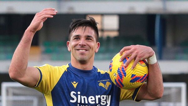 Giovanni Simeone se lleva los aplausos del derbi del Véneto