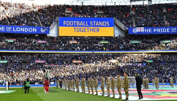 Wembley se viste de azul y amarillo en final de Copa de la Liga inglesa