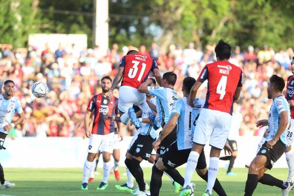 Crónica / El Ciclón sopla fuerte en el “Parque del Guairá y puntea solito el Apertura
