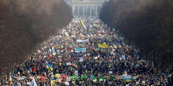 Solidaridad con Ucrania: Al menos 100.000 personas se manifestaron en Berlín