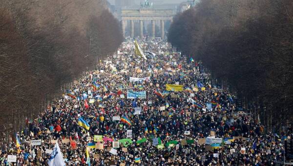 Solidaridad con Ucrania: Al menos 100.000 personas se manifestaron en Berlín - ADN Digital