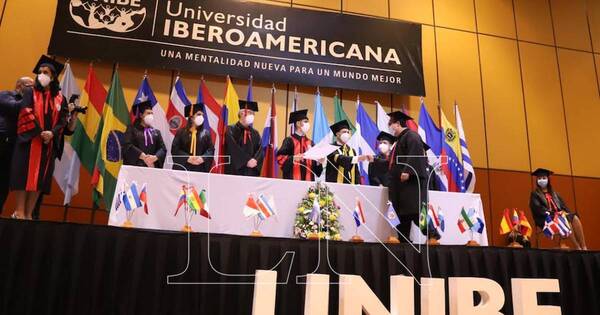 La Nación / Se graduaron más de 300 estudiantes
