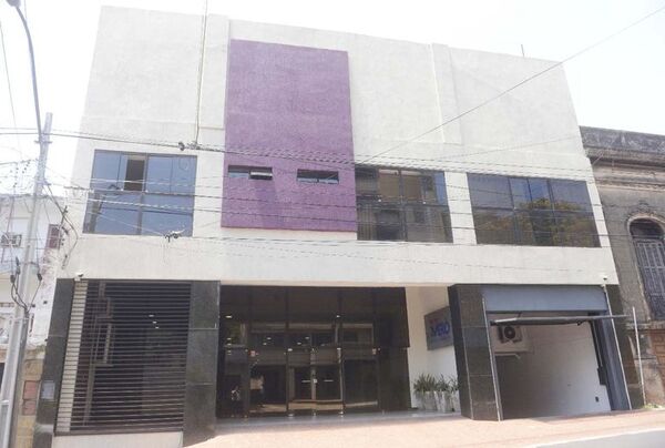 Acusan y piden juicio para dueño de clínica - Nacionales - ABC Color