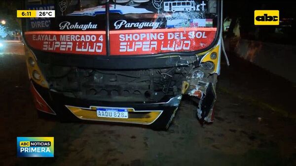 Choque fatal entre ómnibus y motocicleta - ABC Noticias - ABC Color