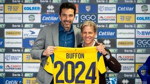 Buffon renueva con el Parma y jugará hasta los 46 años