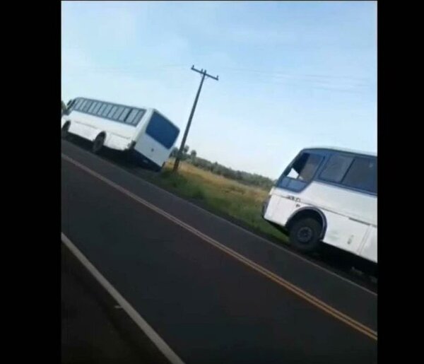 Encuentran más buses abandonados del pastor prófugo
