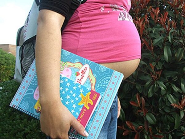 Detienen en Concepción al padrastro de una niña de 12 años embarazada · Radio Monumental 1080 AM