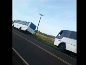 Abandonan buses que pertenecen al pastor evangélico prófugo · Radio Monumental 1080 AM