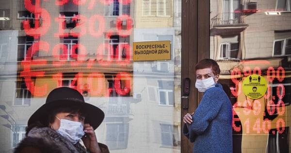 La Nación / El rublo se desploma frente al dólar y alcanza mínimos históricos
