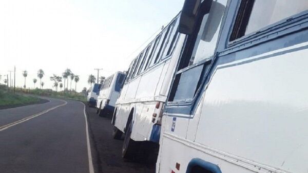 Abandonan diez buses del pastor investigado en operativo A Ultranza