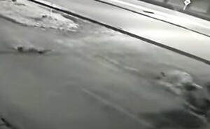 Transeúnte muere tras ser arrollado violentamente por un motociclista