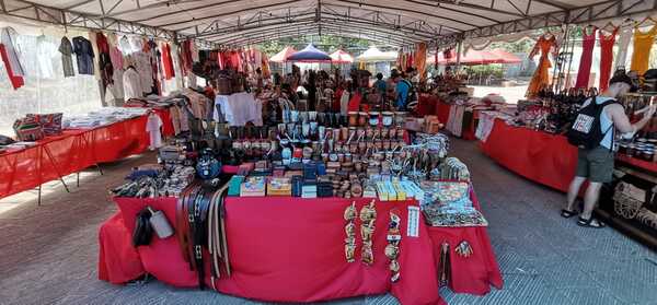 Expo Tereré: Último día de la feria de artesanos en Plaza de la Democracia