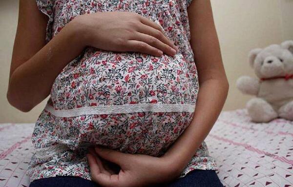 Niña de 12 años quedó embarazada tras abuso: su padrastro quedó detenido