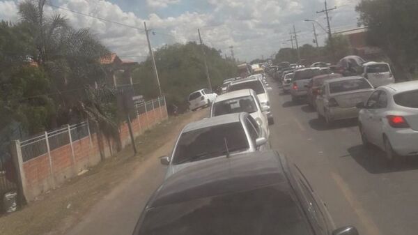 Largas filas por combustible más barato en Nanawa