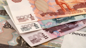El rublo se desploma frente al dólar y alcanza mínimos históricos