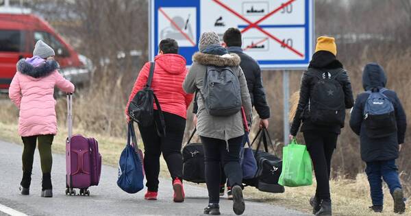 La Nación / Más de 500.000 ucranianos se refugian en países fronterizos tras invasión de Rusia