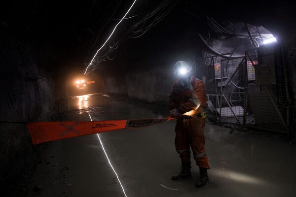 La producción industrial en Chile baja 1,1 % por el descenso del sector minero - MarketData