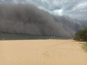 Una inusual tormenta de cenizas oscureció a la ciudad de Ayolas
