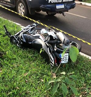 Motociclista falleció tras perder el control de su biciclo y chocar por una columna eléctrica