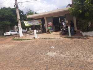 Solitario delincuente asalta local comercial - La Clave