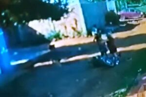 Mujer captura a un delincuente tras arrojarle una taza y recupera motocicleta robada - ABC en el Este - ABC Color