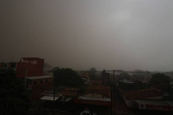 Crónica / ¡Socorro! Humo, viento y lluvia en el Departamento Central