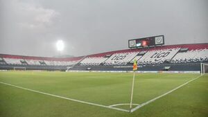 APF suspende partido Sol-Olimpia por tormenta de humo