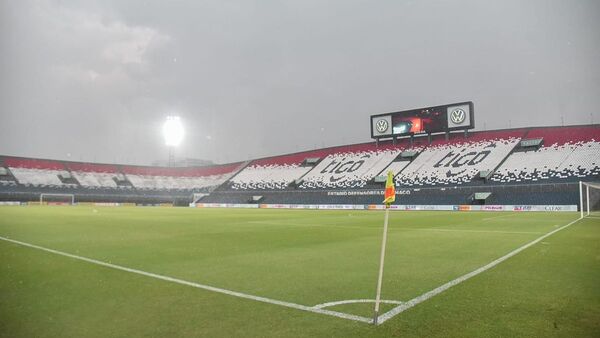 APF suspende partido Sol-Olimpia por tormenta de humo