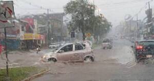 La Nación / Temporal deja múltiples destrozos y hunde un barco en Itapúa