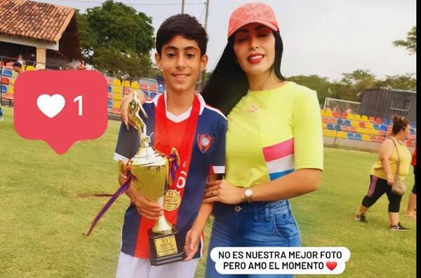 Crónica / En tarde de tormenta, detrás de su hijo que salió campeón