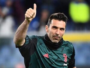 Buffon renovó con Parma y jugará hasta los 46 años - Fútbol - ABC Color