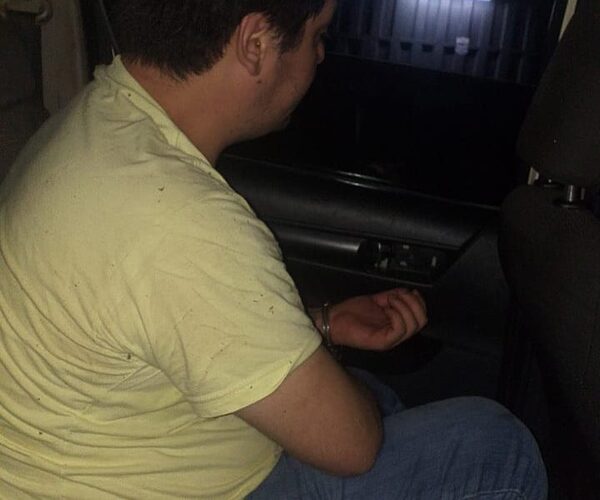 Mujer pidió auxilio y detienen a su pareja que la violentaba