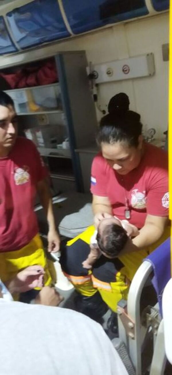 Bombera salvó la vida a una beba de 16 días