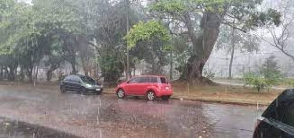 Lluvias y tormentas seguirán este martes, anuncia Meteorología