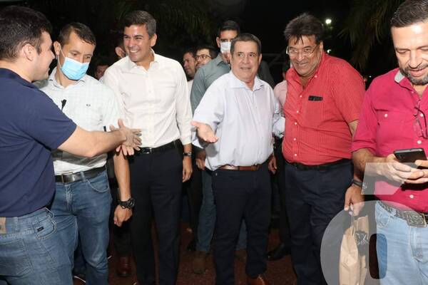 Crónica / Julio Velázquez recibió el saludo de la dirigencia de HC