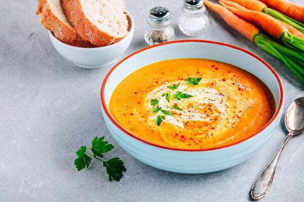 Empezá tus comidas con algo liviano como esta sopa de zanahorias - Gastronomía - ABC Color