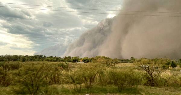 La Nación / Tras nubes de cenizas, los núcleos de tormentas llegaron a 140 kilómetros por hora