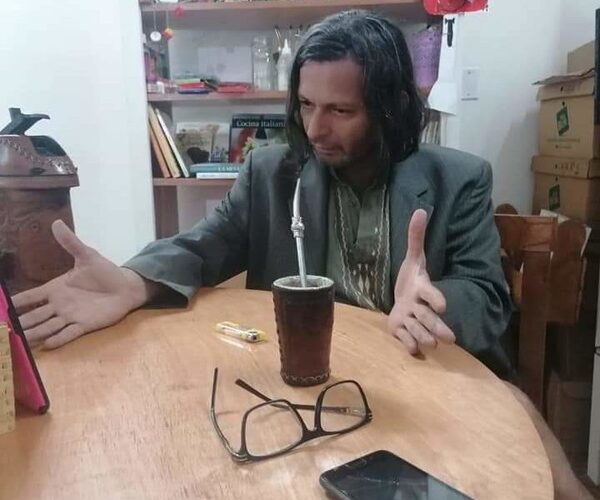 Expulsan a periodista de cole chuchi por su “pinta”